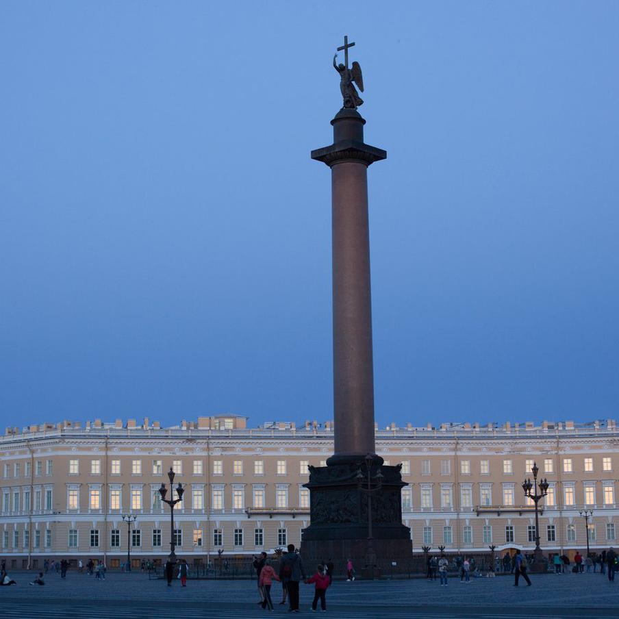 В Петербурге чиновникам и их семьям разрешат лечиться по ДМС за счёт бюджета. Законодательное Собрание Санкт-Петербурга одобрило закон, который предоставляет государственным служащим возможность пользоваться услугами добровольного медицинского страхования (ДМС) за счёт средств городского бюджета. Как сообщает издание "Фонтанка", закон был утверждён в ходе двух чтений 2 декабря