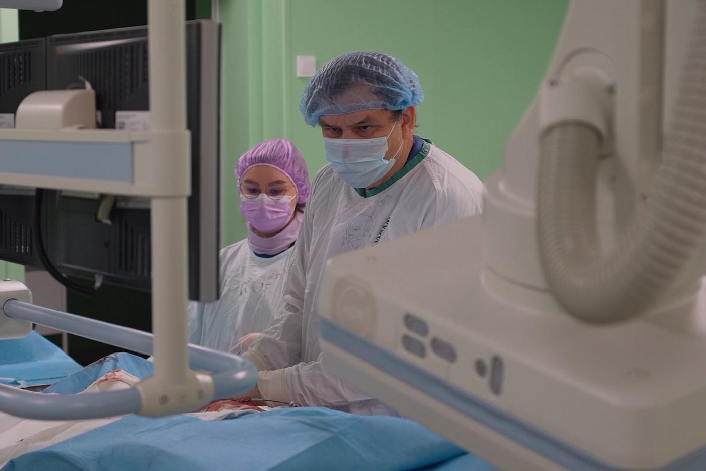 Врачи Склифа разных профилей спасли жизнь пациенту, выполнив совместную операцию