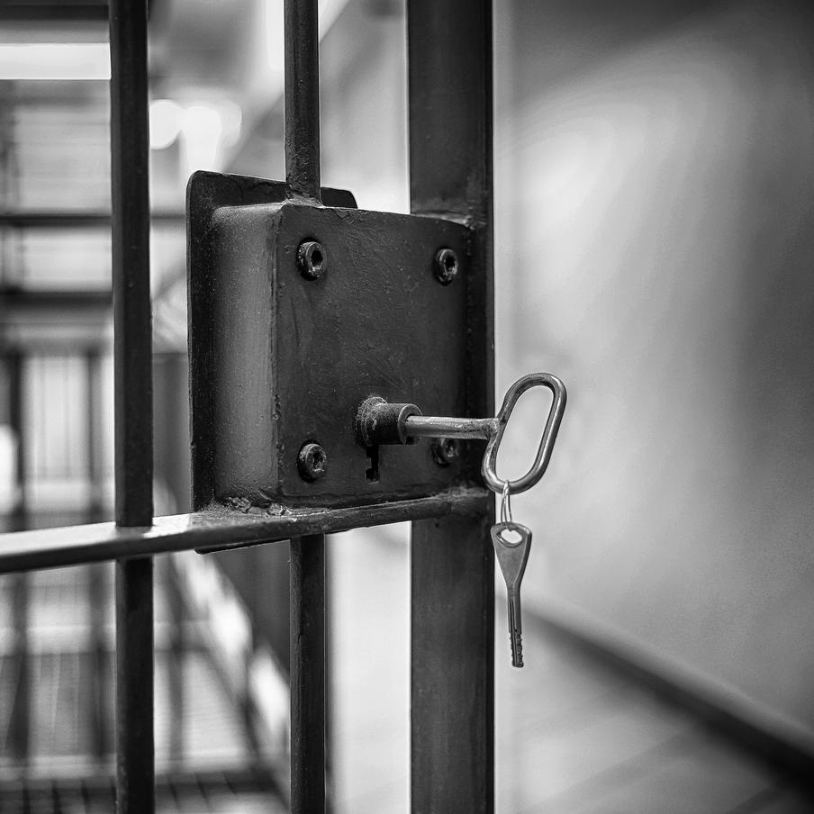 В Москве по делу о госизмене арестовали студента ВШЭ. Московский городской суд вынес решение об аресте Леонида Каца, студента первого курса магистратуры Высшей школы экономики, по обвинению в государственной измене, предусмотренной статьёй 275 Уголовного кодекса Российской Федерации. По данным судебной картотеки, пишет ТАСС, защитники Леонида Каца пока не подавали апелляцию на решение суда