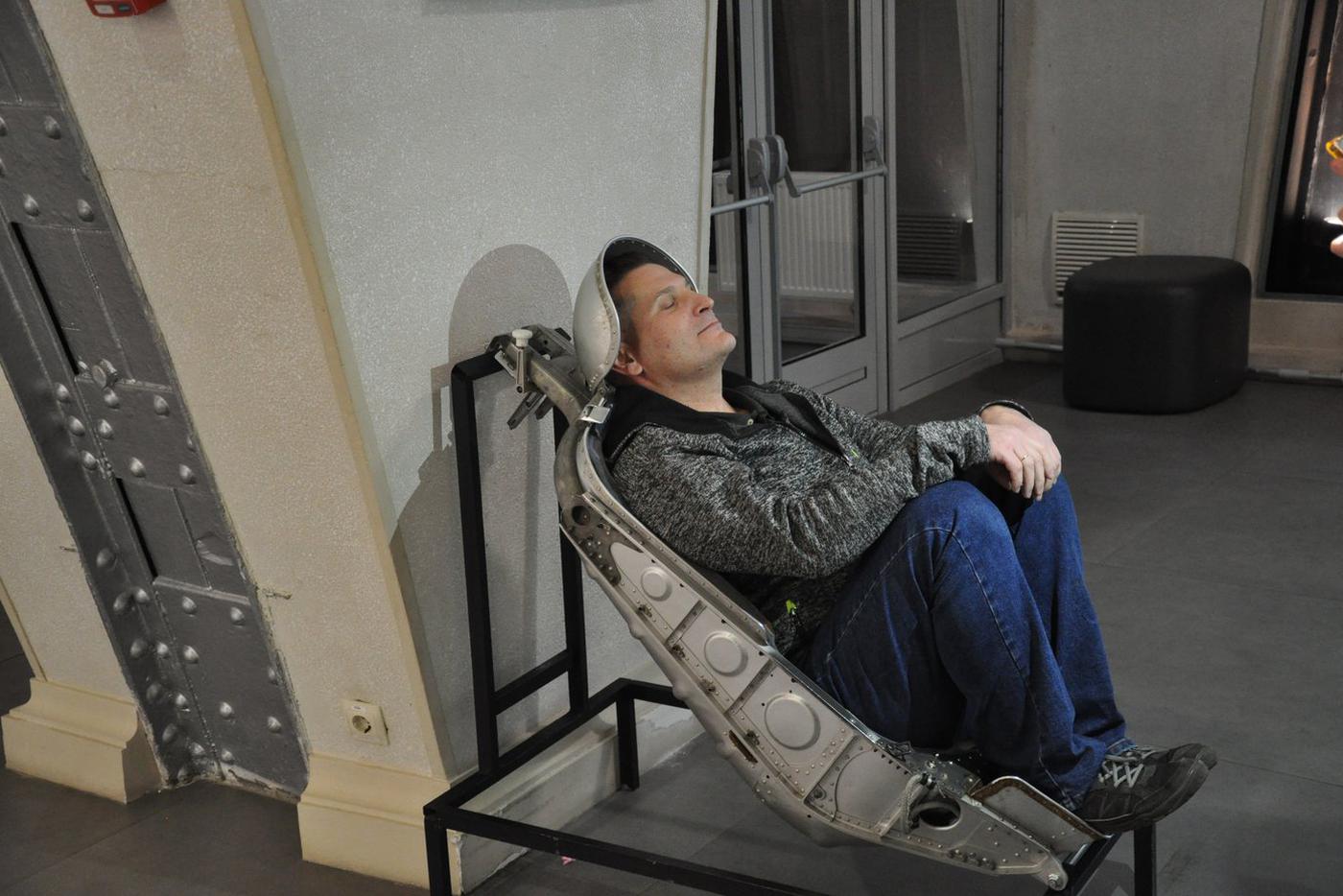 В кресле космонавта может посидеть каждый желающий, чтобы почувствовать, каково это.