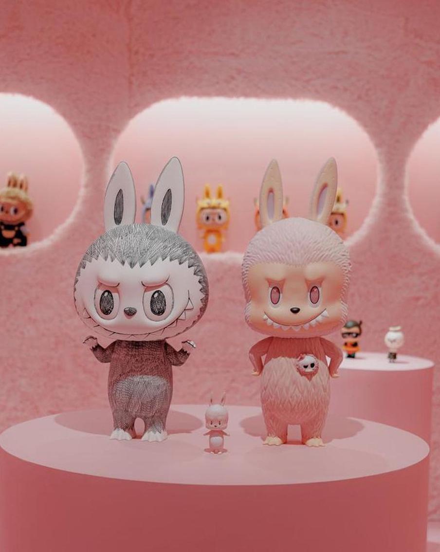 Любуемся игрушками по цене однушки и гуляем по Москве Афанасия Фета