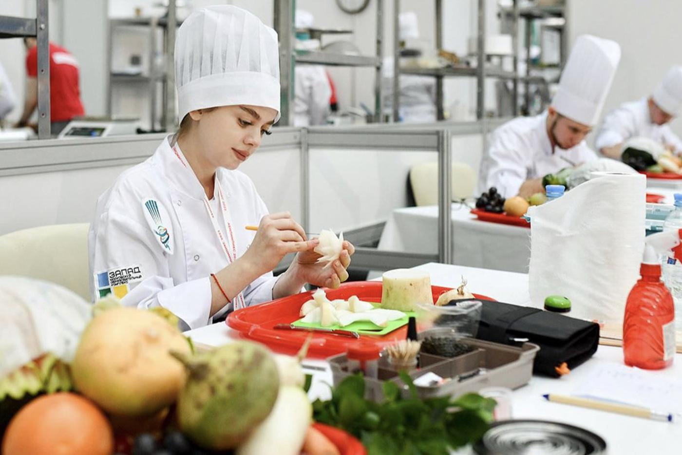 Собянин: Москва помогает с трудоустройством людей с инвалидностью