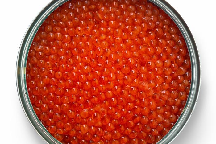 Почему продажи красной икры в России резко сократились в 2025 году