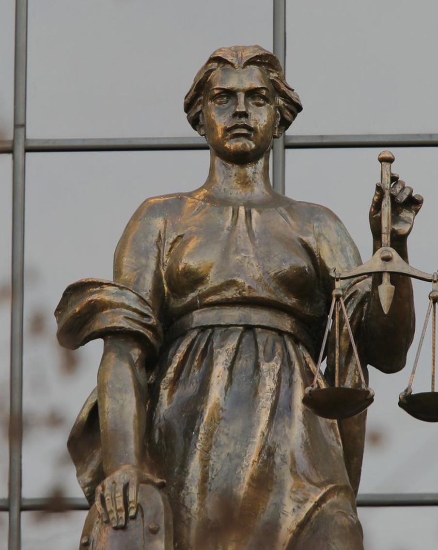 Верховный суд запросил материалы по делу о спорной квартире Ларисы Долиной. Высшая судебная инстанция России решила изучить дело о расторжении сделки с квартирой певицы более детально, что может привести к пересмотру позиции нижестоящих судов