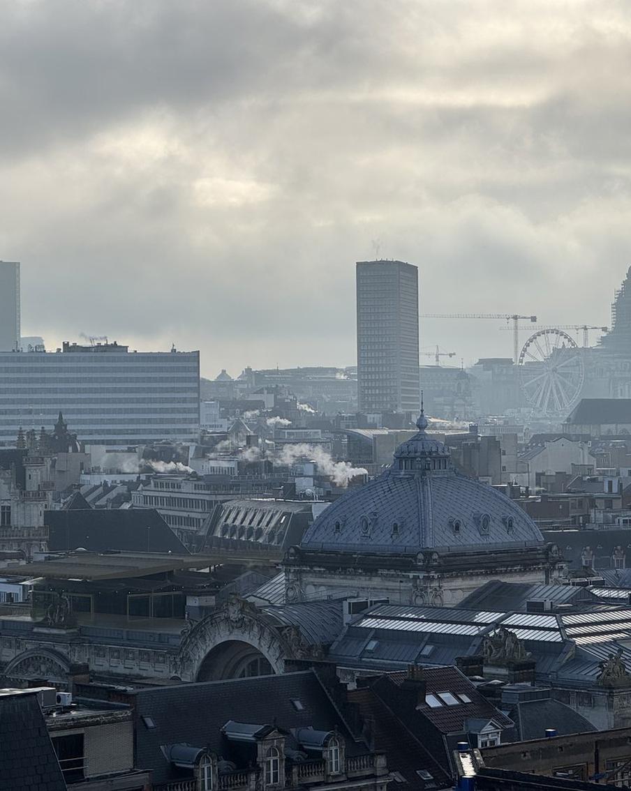 Politico: коррупционный скандал в Брюсселе может стать крупнейшим для ЕС в XXI веке. Издание Politico сообщило о том, что в Брюсселе прошли обыски и были задержаны сотрудники дипломатических структур Европейского союза по подозрению во взяточничестве. Это может стать крупнейшим скандалом в ЕС за последние 26 лет