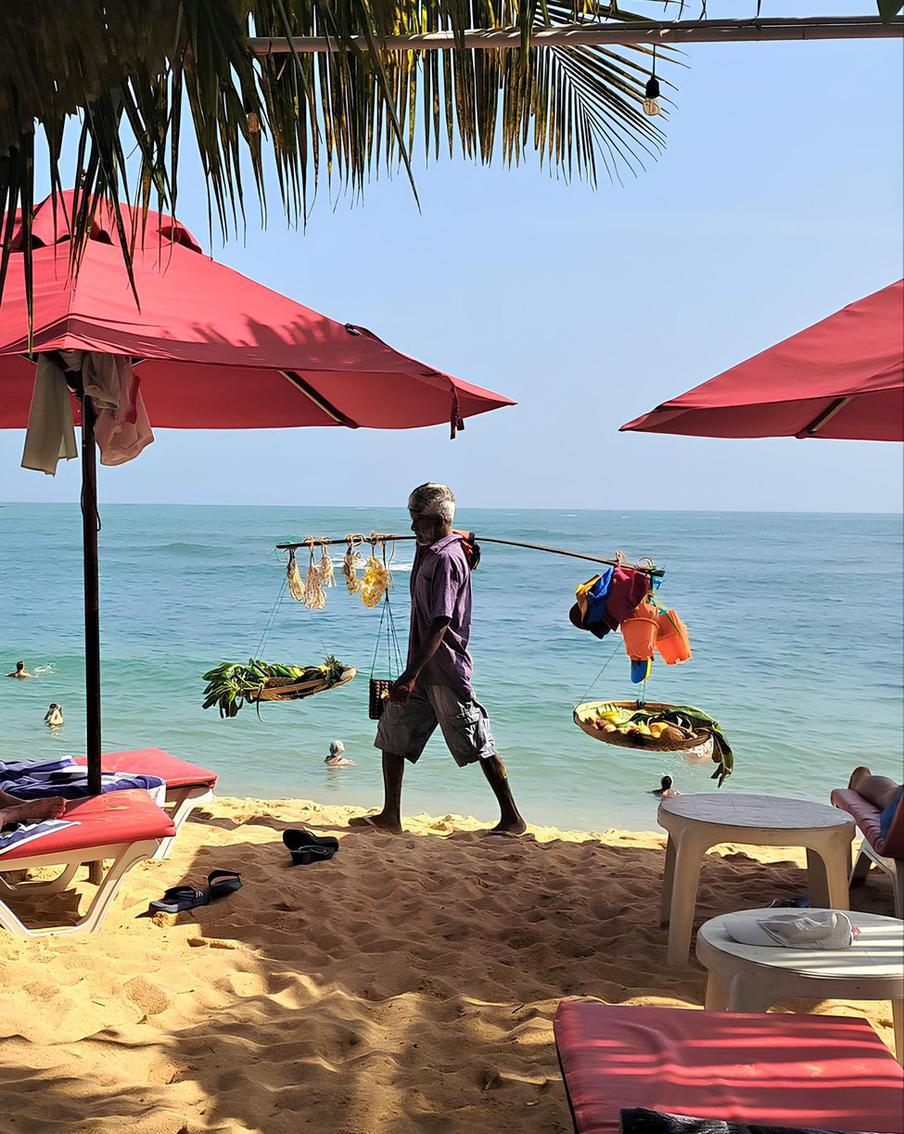 "По крышу в воде": что происходит на пострадавшей от циклона "Дитва" Шри-Ланке