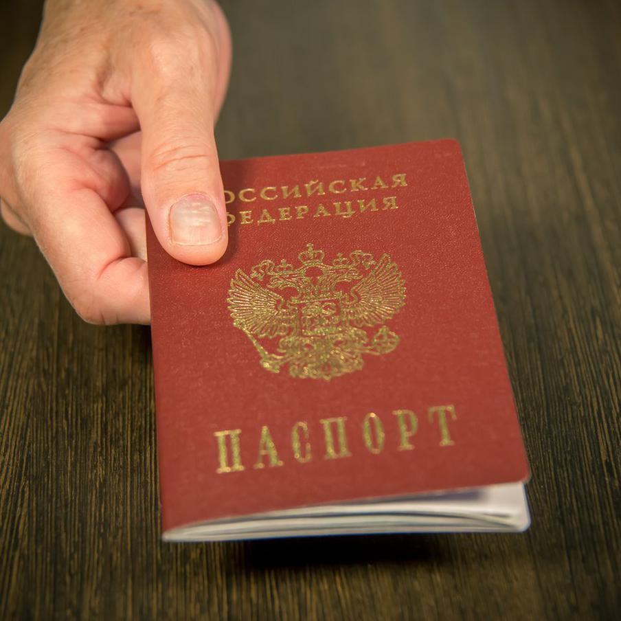С 2026 года в российских паспортах появится новая отметка ИД ЕРН. Новая запись из Единого регистра населения начнёт ставиться в паспорта по желанию граждан и заменит отметку об ИНН