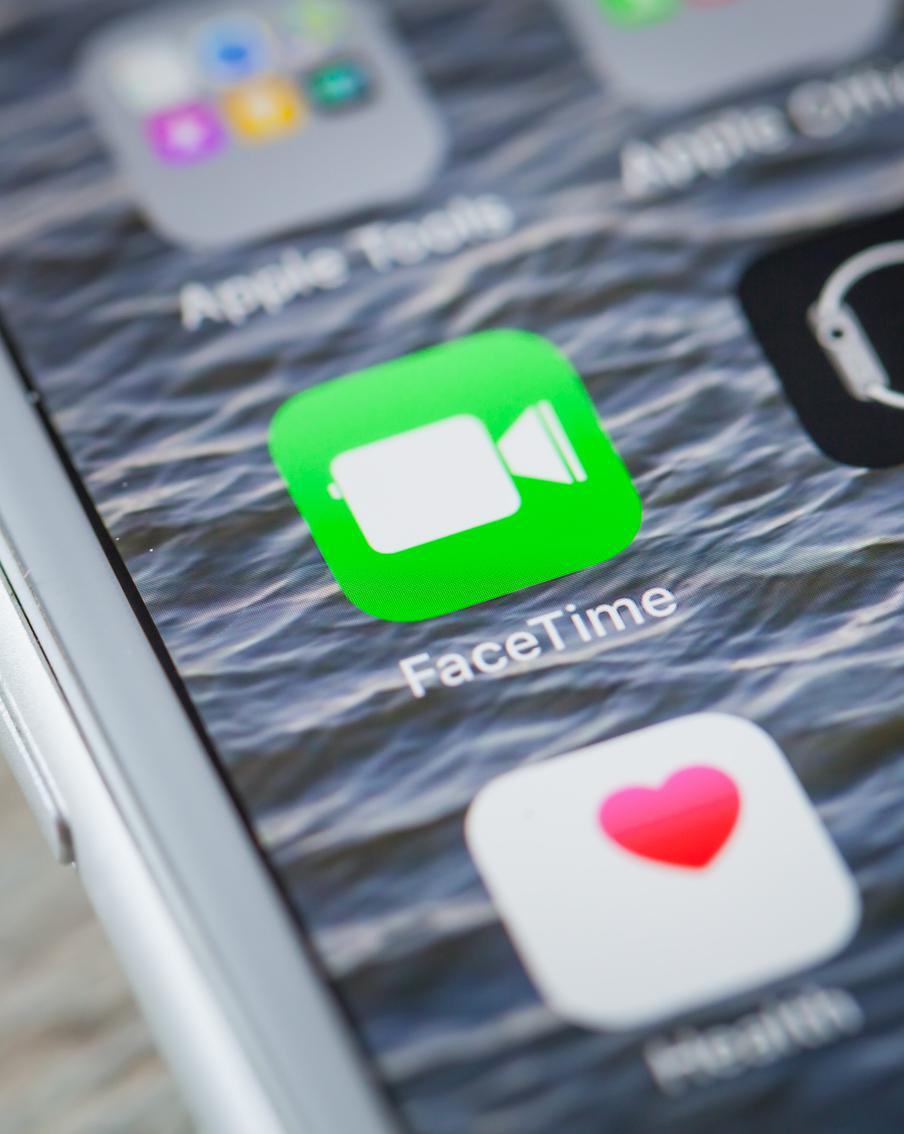 Роскомнадзор ограничил FaceTime из-за угрозы террористической деятельности. Роскомнадзор вводит ограничительные меры против FaceTime после данных от правоохранителей о том, что сервис используется для организации террористических действий, вербовки исполнителей и совершения мошенничества в отношении граждан