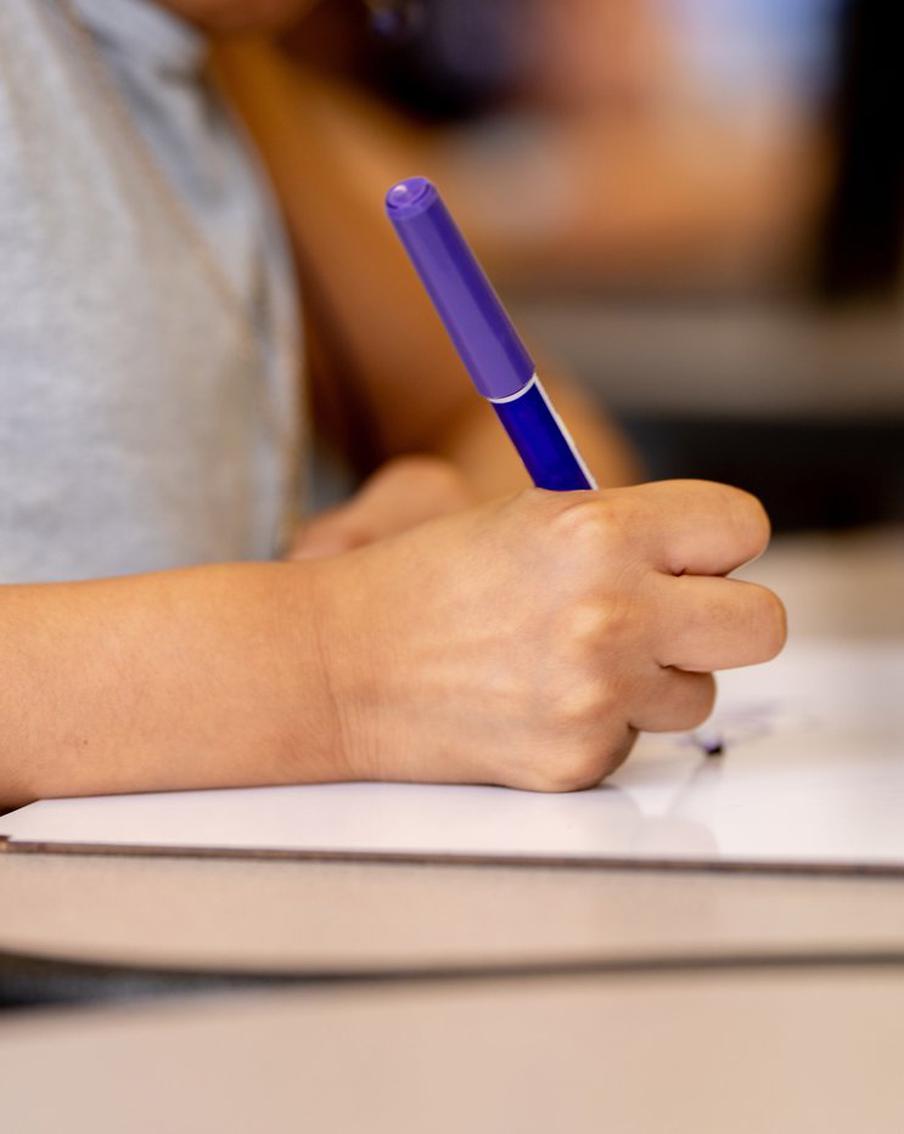 В парках "Фили" и "Никулино" научат делать открытки для участников СВО