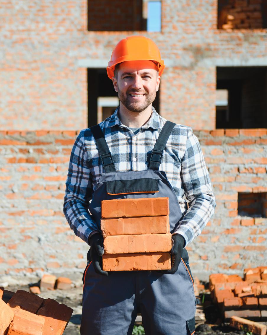 Минтруд представил первый семилетний прогноз потребностей рынка труда РФ. К 2032 году потребуется заменить 12,2 млн работников, что означает ежегодное вовлечение около 1,7 млн человек на рынок труда. Наиболее востребованы будут рабочие специальности