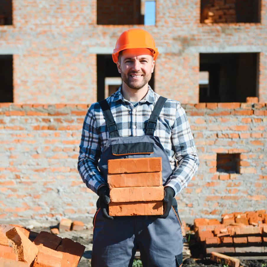 Минтруд представил первый семилетний прогноз потребностей рынка труда РФ. К 2032 году потребуется заменить 12,2 млн работников, что означает ежегодное вовлечение около 1,7 млн человек на рынок труда. Наиболее востребованы будут рабочие специальности