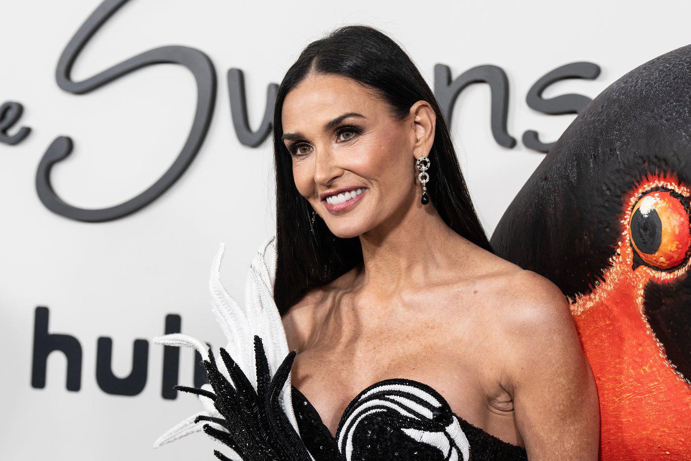 "Я всегда старалась сама решать свои проблемы": Деми Мур рассказала о роли в сериале "Лэндмен" и своей карьере