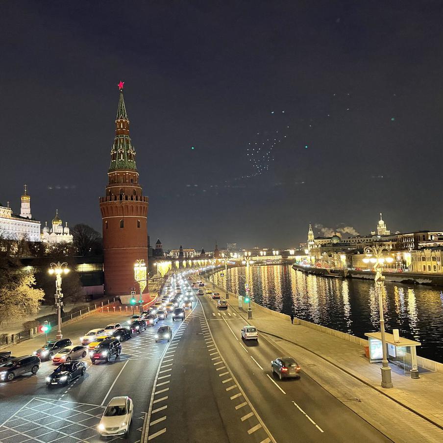 Вильфанд предупредил о росте температуры в Москве на 2–3 градуса к 2050 году. Научный руководитель Гидрометцентра Роман Вильфанд заявил, что к середине века температура в Москве повысится на 2–3 градуса. Он отметил общее изменение климата и необходимость мер для снижения последствий потепления