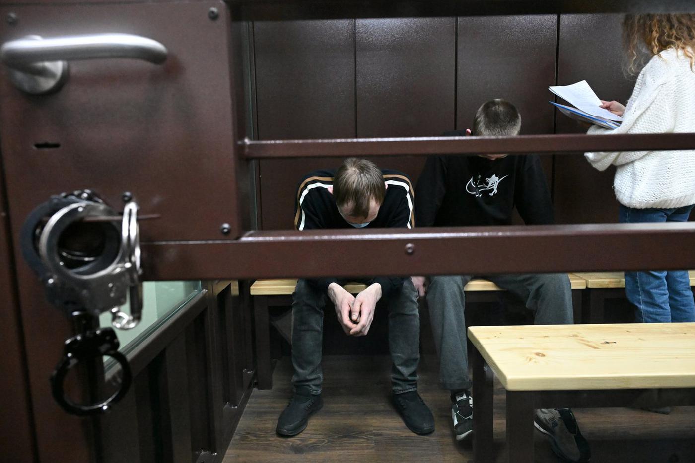 Оглашение приговора по делу о мошенничестве с квартирой певицы Ларисы Долиной в Балашихинском городском суде. Фигурантам дела назначили от 4 до 7 лет лишения свободы. 