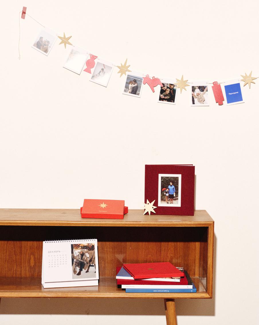 Персонализированные календари выпускаются ограниченное время, в этом сезоне к классическому формату на бруске добавился перекидной "домик" с местом для заметок на обороте каждого листа.