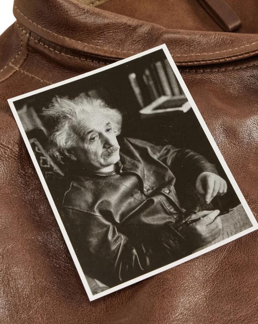 Levi’s возродил легендарную куртку Эйнштейна с обложки Time 1938 года: что происходило в мире моды и красоты на этой неделе