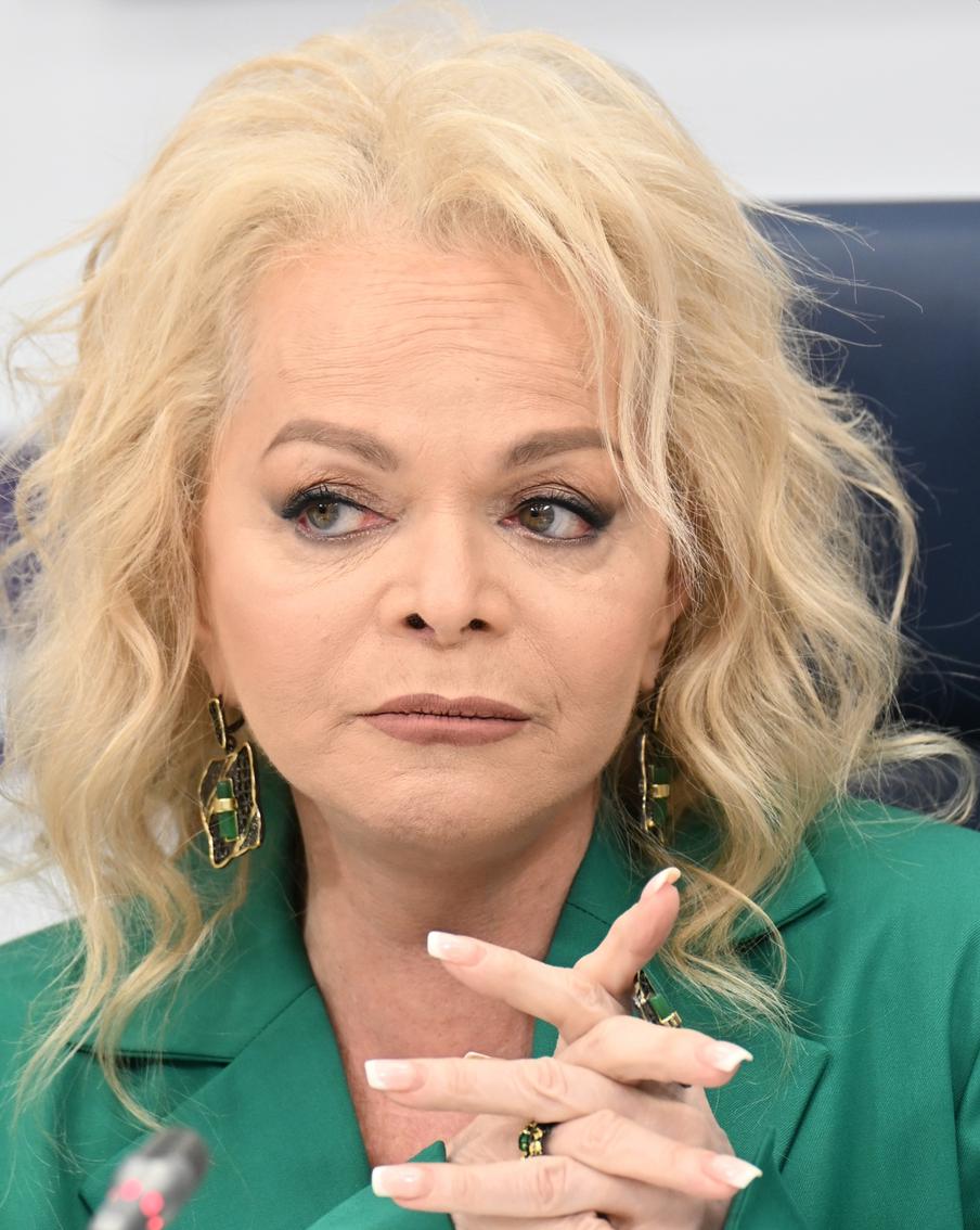 Лариса Долина предложила вернуть покупательнице её квартиры деньги, но есть нюанс