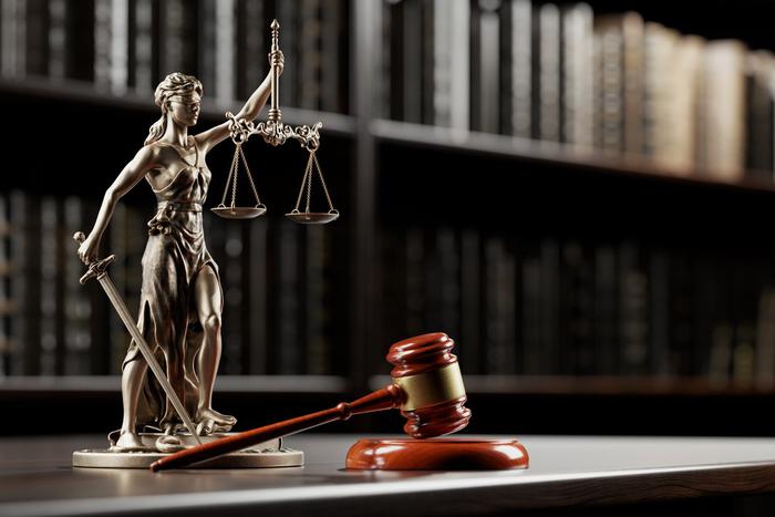 Продал, выпил – и в суд! Почему алкогольная зависимость теперь тоже повод вернуть квартиру