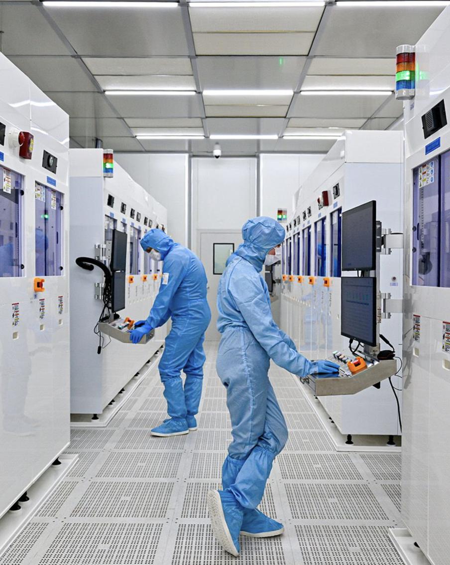 Собянин открыл в Москве первое в России производство фотонных интегральных схем