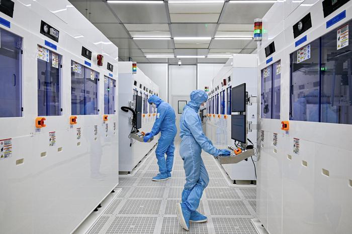 Собянин открыл в Москве первое в России производство фотонных интегральных схем