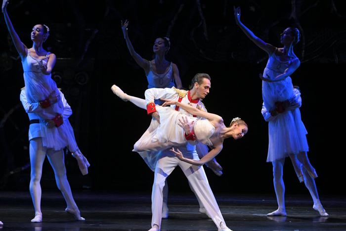 "Рекорд – более миллиона рублей": сколько стоят билеты на "Щелкунчика" в Большом театре