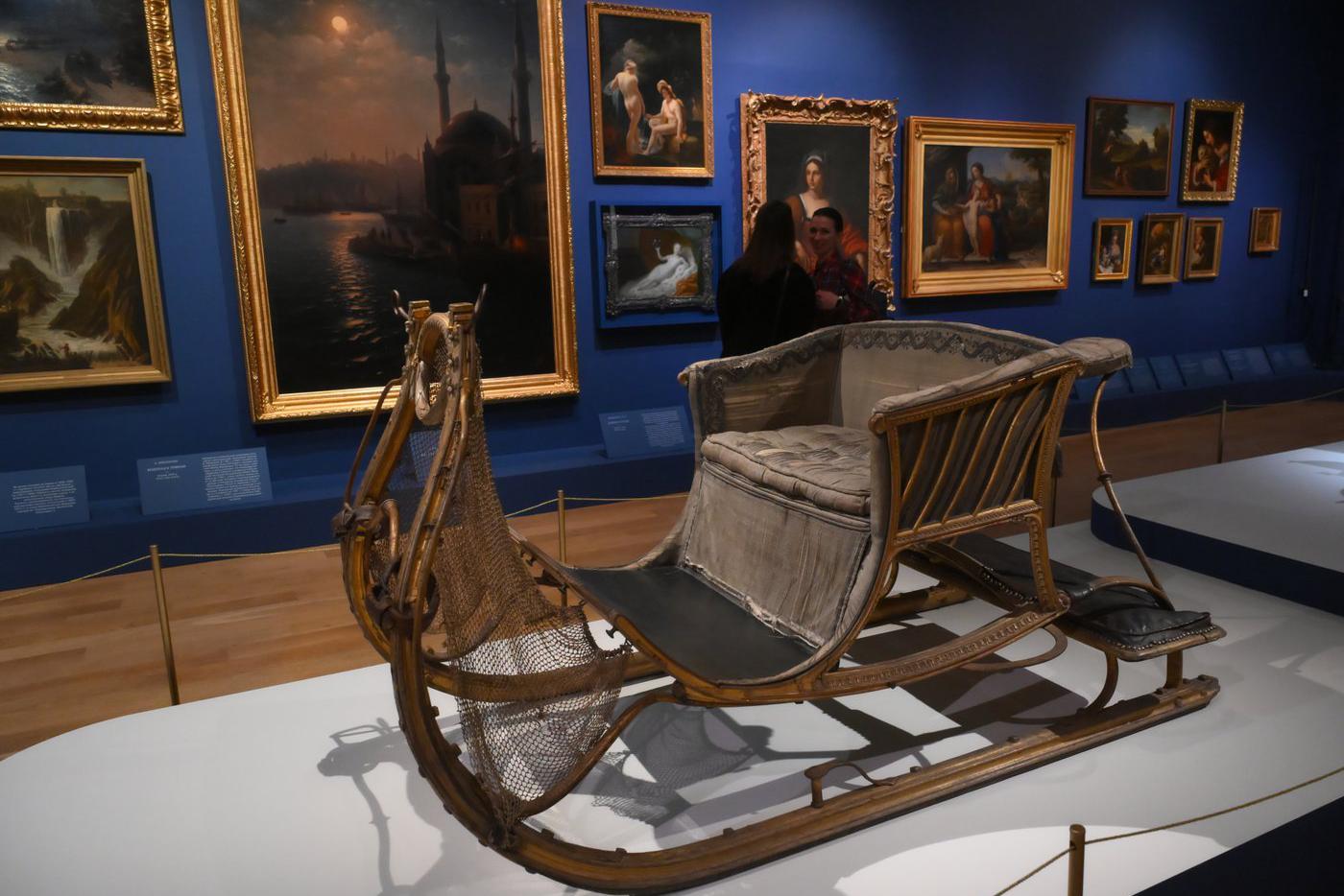 Сани на выставке "Сокровища императорских резиденций. Царское Село".