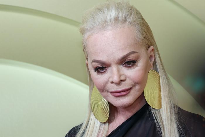 Российская певица Лариса Долина рассказала, кто мог заставить её продать квартиру, и предъявила его документы