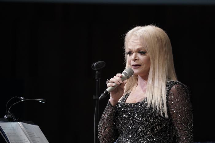 Долина рассказала, как планирует поступить с требующей от неё возврата денег за покупку квартиры Лурье