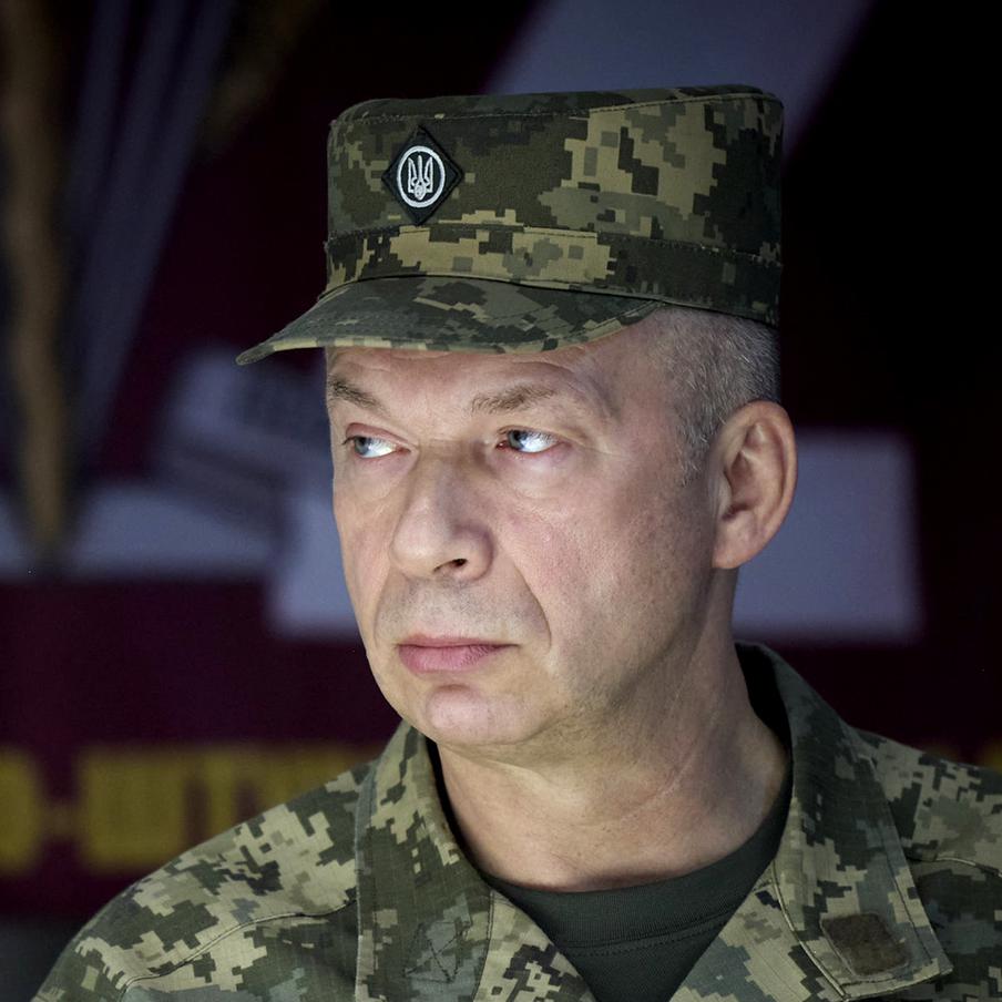 Главком ВСУ Сырский назвал неприемлемым отказ Украины от территорий ради мира. Украинский главнокомандующий Александр Сырский подчеркнул, что признание контроля над территориями за Россией в Киеве не рассматривается ни в каком из вариантов мирной сделки