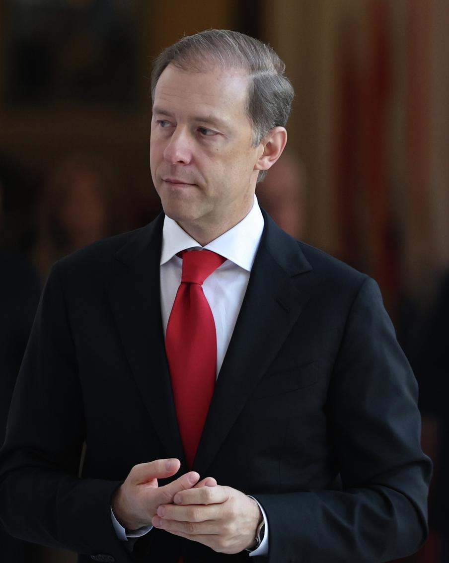 Вице-премьер Мантуров заявил, что Россия готова принять специалистов из Индии. Первый вице-премьер России Денис Мантуров назвал вполне реальным приём на территории страны неограниченного количества индийских специалистов различных профилей