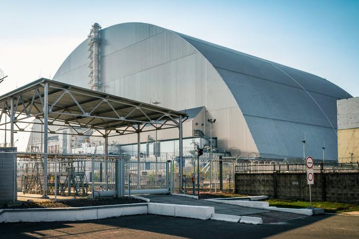 Власти Украины предупредили о повреждении нового саркофага над энергоблоком Чернобыльской атомной электростанции