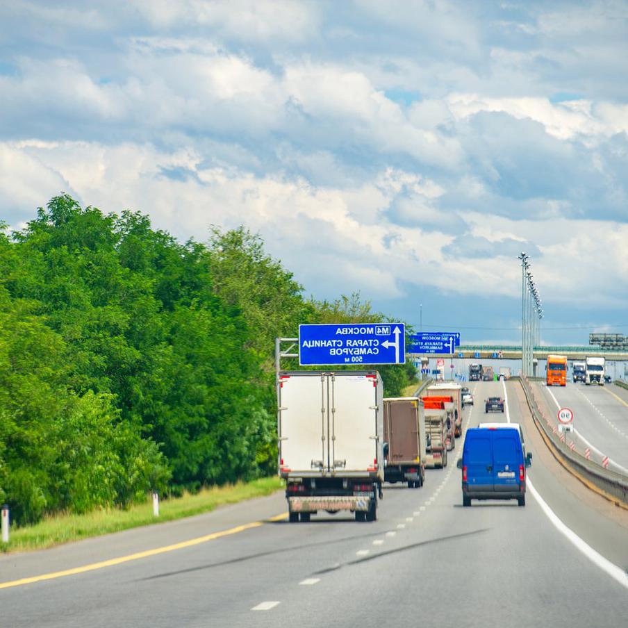 РИА "Новости": более 60 новых дорожных знаков появится в России с 1 января. С 1 января 2026 года в Российской Федерации планируется ввести более 60 новых дорожных знаков и табличек, соответствующих требованиям ГОСТ Р 52290-2024. Как рассказала юрист Елена Браун, многие из этих знаков уже прошли испытания, в частности в Москве, в рамках стандарта ГОСТ Р 58398-2019