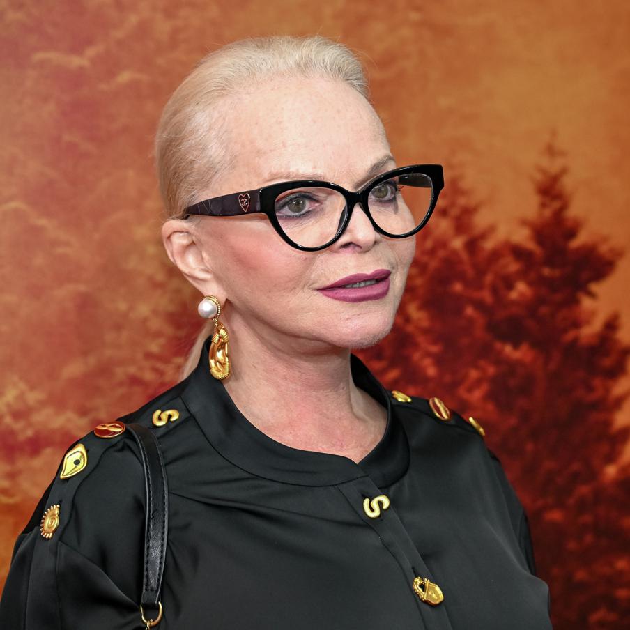 Купившая у Долиной квартиру Полина Лурье высказалась по поводу произошедшего. Требовавшая от народной артистки России Ларисы Долиной вернуть ей потраченные на покупку квартиры деньги Полина Лурье заявила о необходимости дождаться решения суда по делу