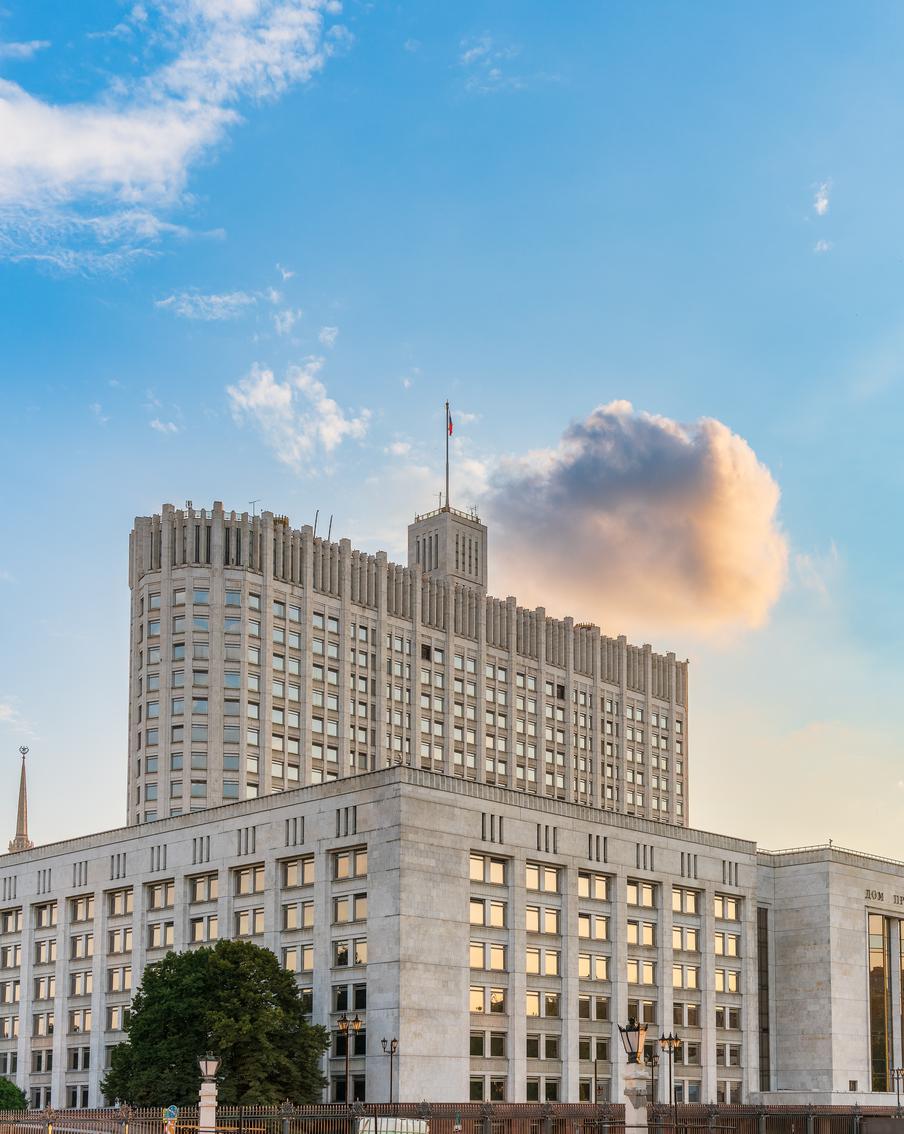 Правительство России выделило более 220 миллиардов рублей на поддержку Курщины. За последние два года российские власти выделили на оказание помощи пострадавшей от боевых действий Курской области более 220 миллиардов рублей