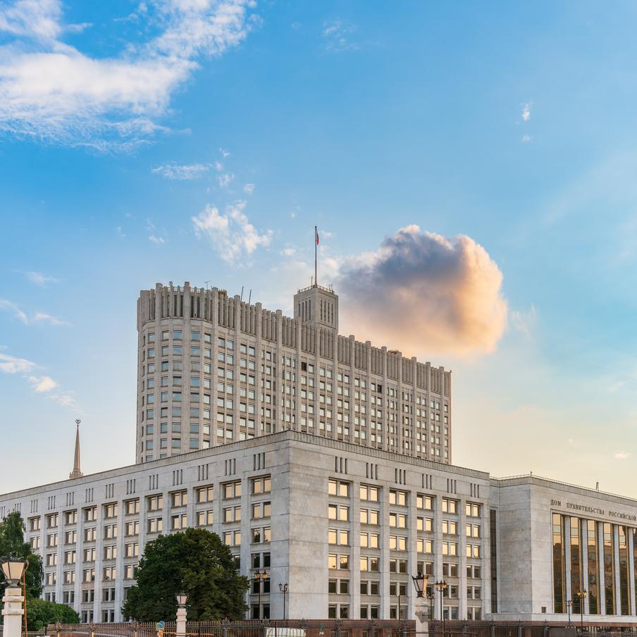 Правительство России выделило более 220 миллиардов рублей на поддержку Курщины. За последние два года российские власти выделили на оказание помощи пострадавшей от боевых действий Курской области более 220 миллиардов рублей