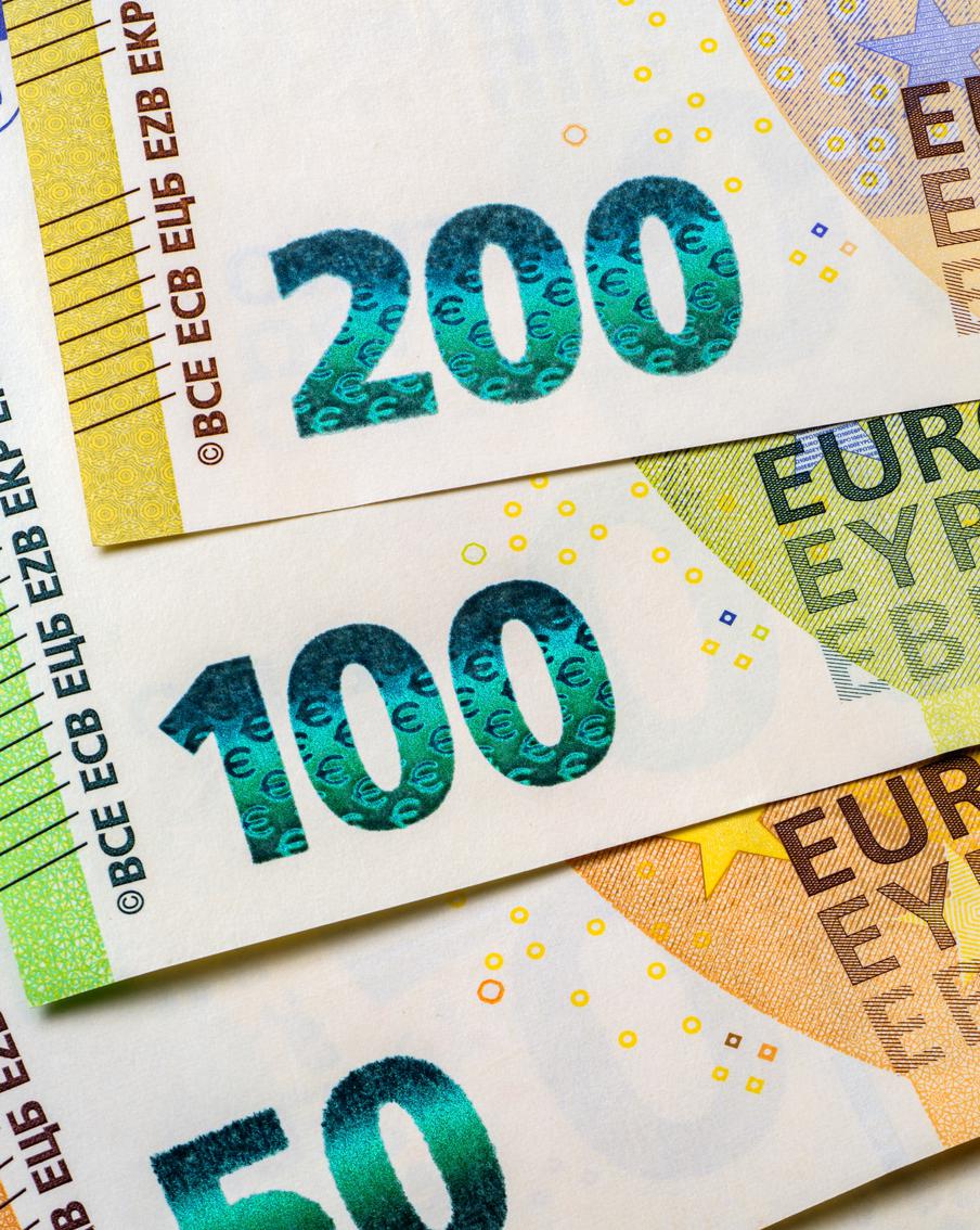 Конфискация замороженных российских активов может привести к краху евро. Принятие решения о конфискации замороженных на Западе российских активов может привести к обрушению единой валюты Еврозоны