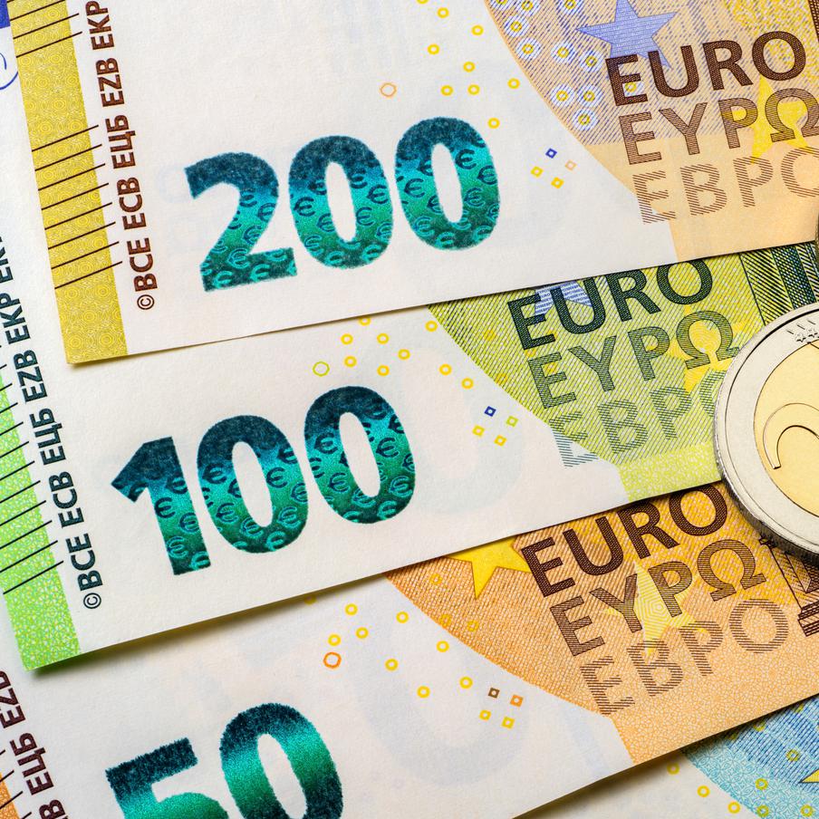 Конфискация замороженных российских активов может привести к краху евро. Принятие решения о конфискации замороженных на Западе российских активов может привести к обрушению единой валюты Еврозоны