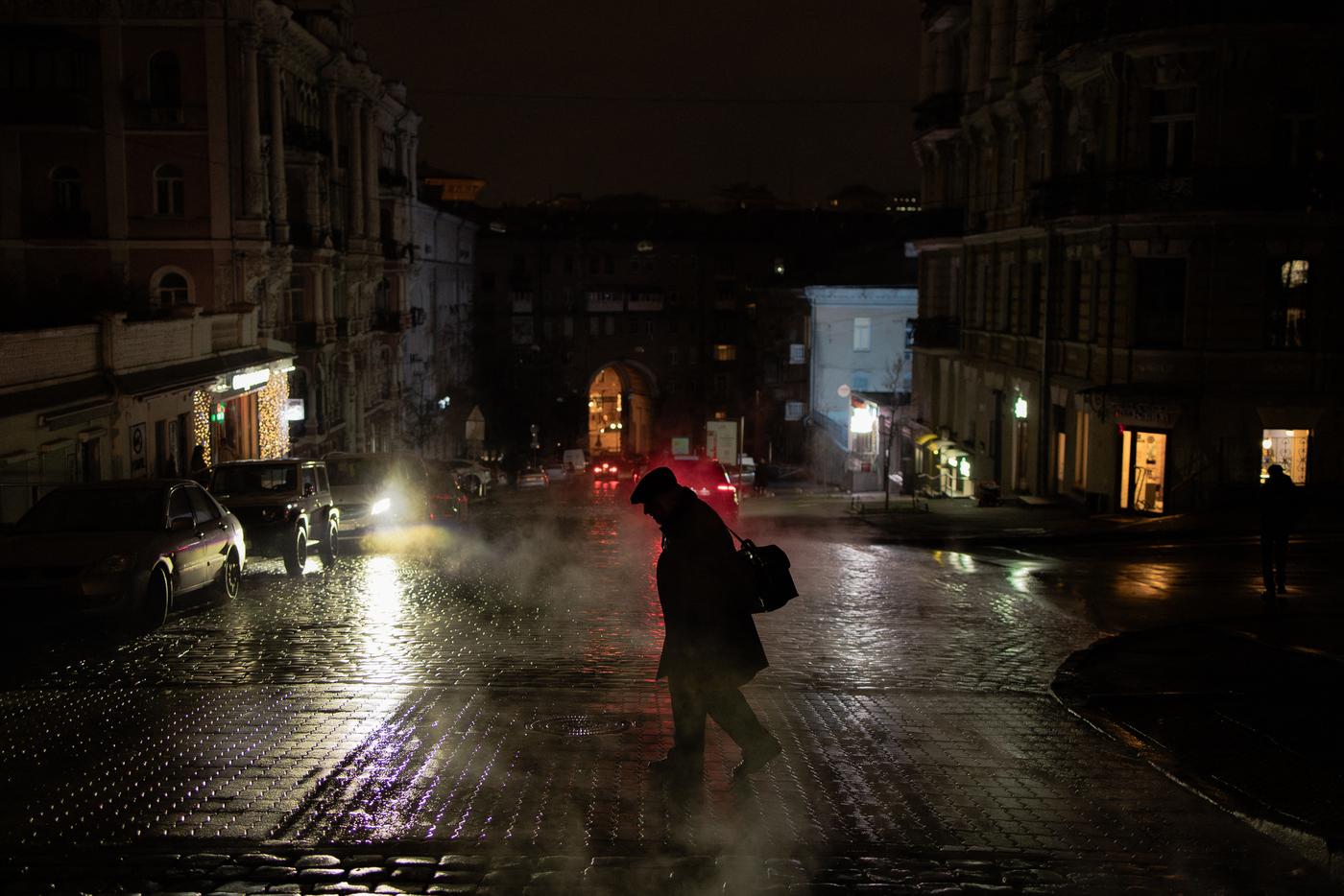 На Украине ограничат подачу электроэнергии из-за удара ВС РФ по энергетике