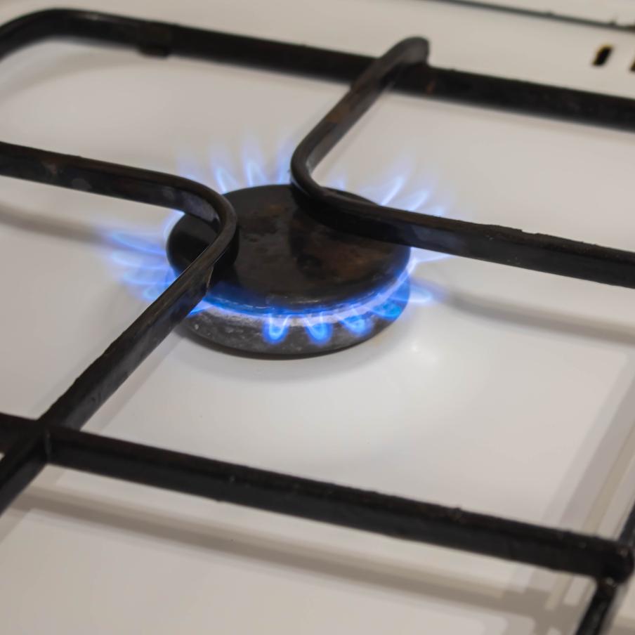 Газовщикам могут разрешить беспрепятственно заходить в квартиры. В Государственной думе Российской Федерации активно обсуждаются новые инициативы, касающиеся доступа газовых служб к жилым помещениям для проверки состояния оборудования. Согласно предложенным изменениям, в случае отказа собственников квартир предоставить доступ для проведения проверки сотрудники газовой службы смогут обращаться в суд