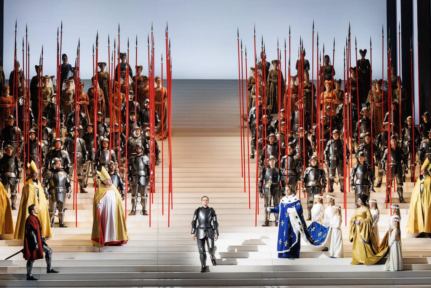 Огонь, вода и ангельское войско: в МАМТ показали стильную Жанну д'Арк