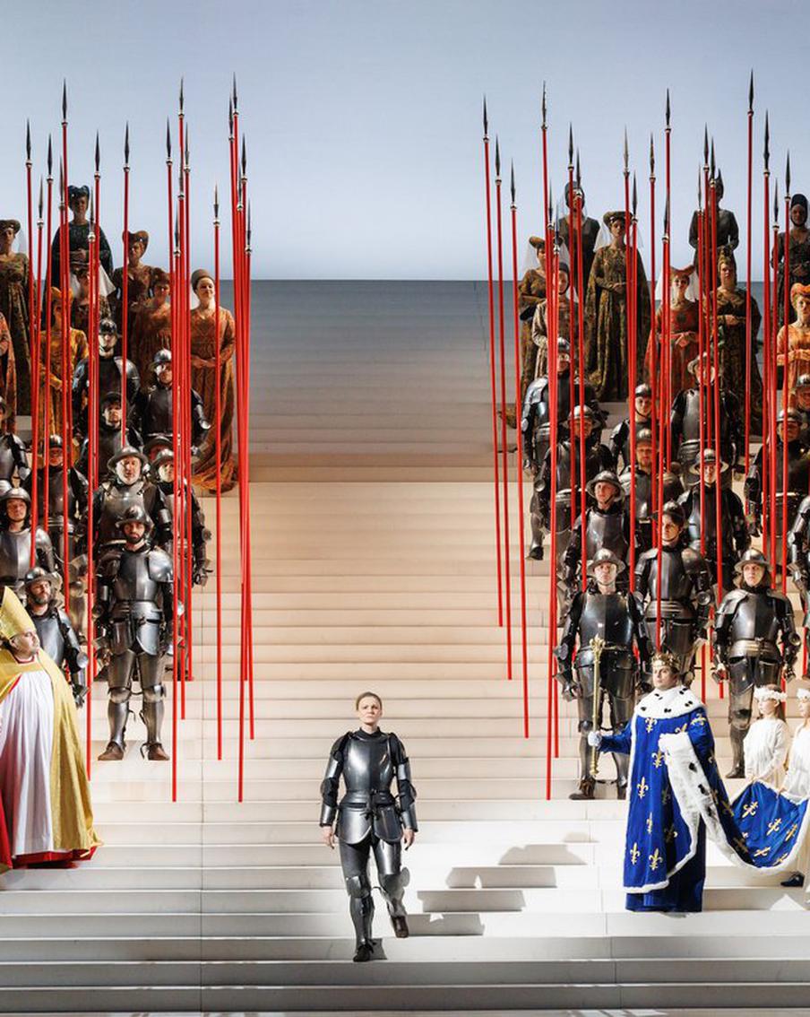 Жанна д'Арк вознеслась с ангелами: в МАМТ показали первую оперную премьеру сезона