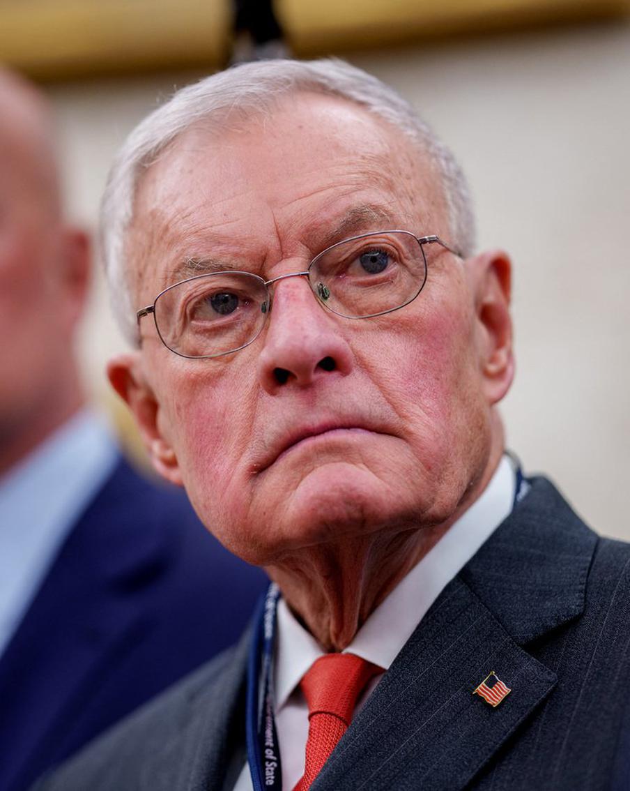 Спецпосланник президента США Келлог назвал неурегулированные вопросы по Украине. Назначенный на украинское направление Дональдом Трампом дипломат уточнил, что двумя наиболее проблемными вопросами в рамках мирной сделки по Украине вопросами являются территории ДНР и ЗАЭС