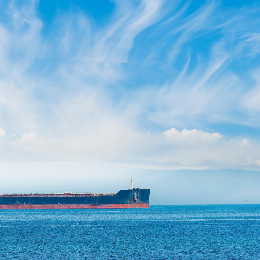 РИА "Новости": отравившиеся на танкере в Мраморном море россияне пришли в себя. Два российских моряка, отравившиеся на борту танкера "Swanlake" в Мраморном море в конце ноября, пришли в сознание. В настоящее время они проходят лечение в турецкой больнице. Об этом сообщила РИА "Новости" супруга третьего российского моряка, который трагически погиб на судне. Расследование обстоятельств произошедшего продолжается