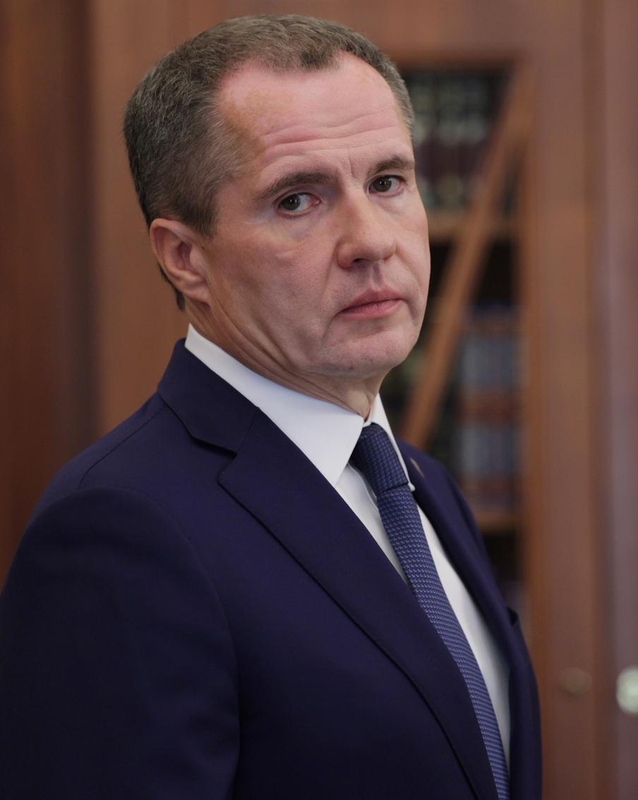 Гладков сообщил о перебоях в электроснабжении Белгорода из-за падения снаряда. Губернатор Белгородской области Вячеслав Гладков сообщил о возникших в столице региона и части прилегающих районов перебоях в электроснабжении из-за неизвестного боеприпаса