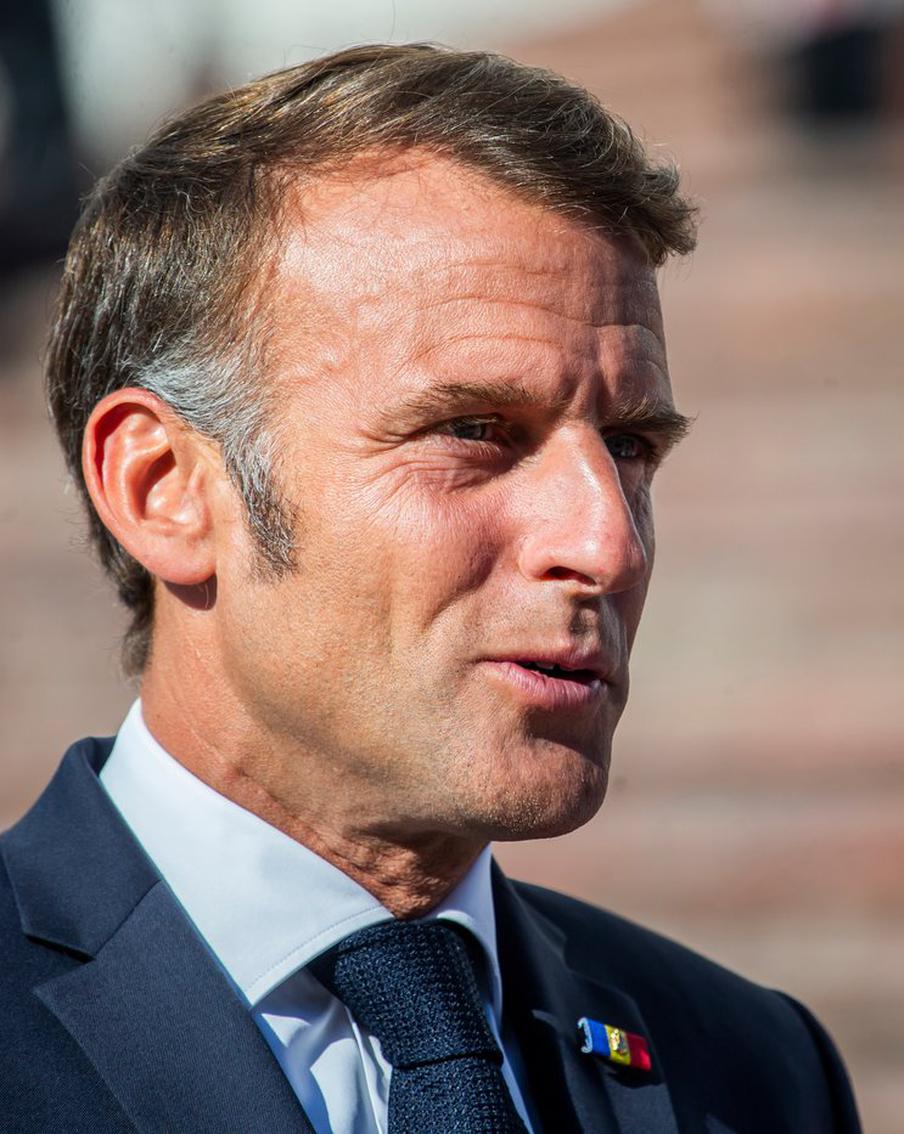 Макрон провёл телефонные переговоры с Зеленским. В ходе телефонного разговора с президентом Украины Владимиром Зеленским президент Франции Эмманюэль Макрон обсудил ключевые аспекты, касающиеся урегулирования украинского конфликта. Макрон подчеркнул, что недавние международные консультации, которые он провёл в Китае, внесли ясность в ситуацию и способствовали активизации дипломатических усилий