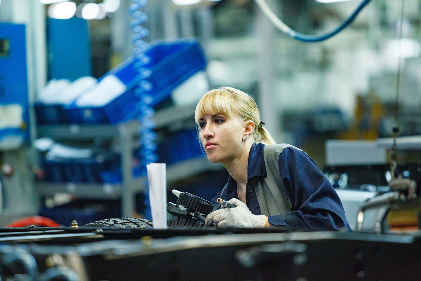 Правительство РФ сократит запрет на профессии для женщин в 2027 году