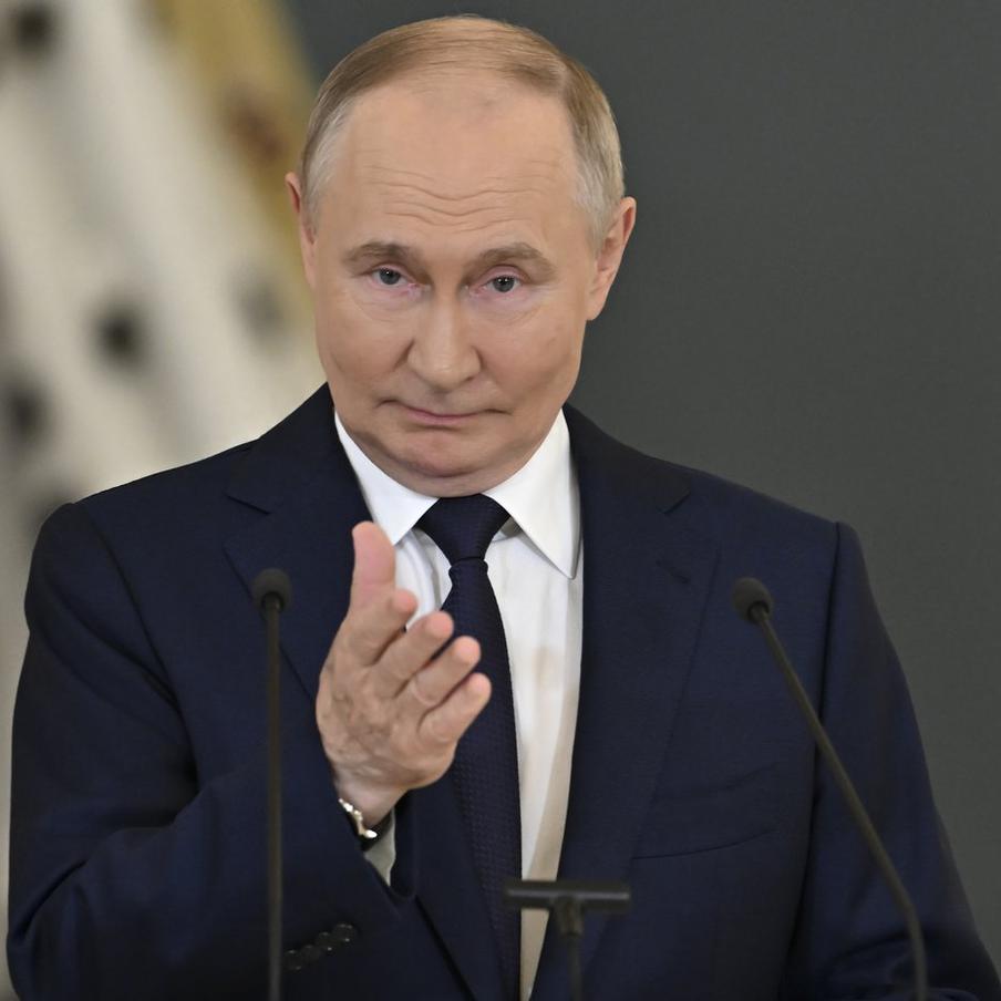 На программу "Итоги года с Путиным" поступило более 314 тысяч обращений. Согласно информации телеграм-канала "Вести" со ссылкой на данные телеканала "Россия 24", количество обращений граждан на прямую линию с Президентом Российской Федерации Владимиром Путиным превысило 314 тысяч. Из них 67% поступили от женщин, а 33% - от мужчин. Наиболее актуальными для россиян являются вопросы социальной сферы