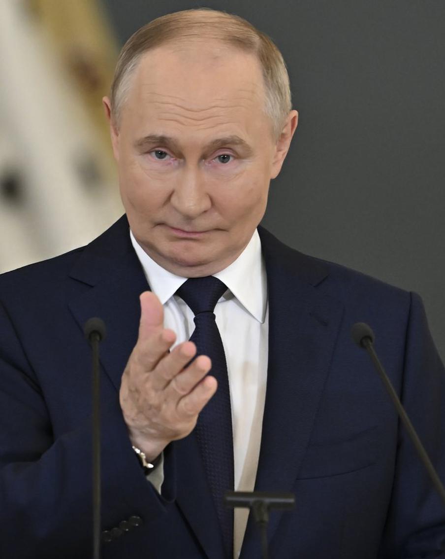 На программу "Итоги года с Путиным" поступило более 314 тысяч обращений. Согласно информации телеграм-канала "Вести" со ссылкой на данные телеканала "Россия 24", количество обращений граждан на прямую линию с Президентом Российской Федерации Владимиром Путиным превысило 314 тысяч. Из них 67% поступили от женщин, а 33% - от мужчин. Наиболее актуальными для россиян являются вопросы социальной сферы