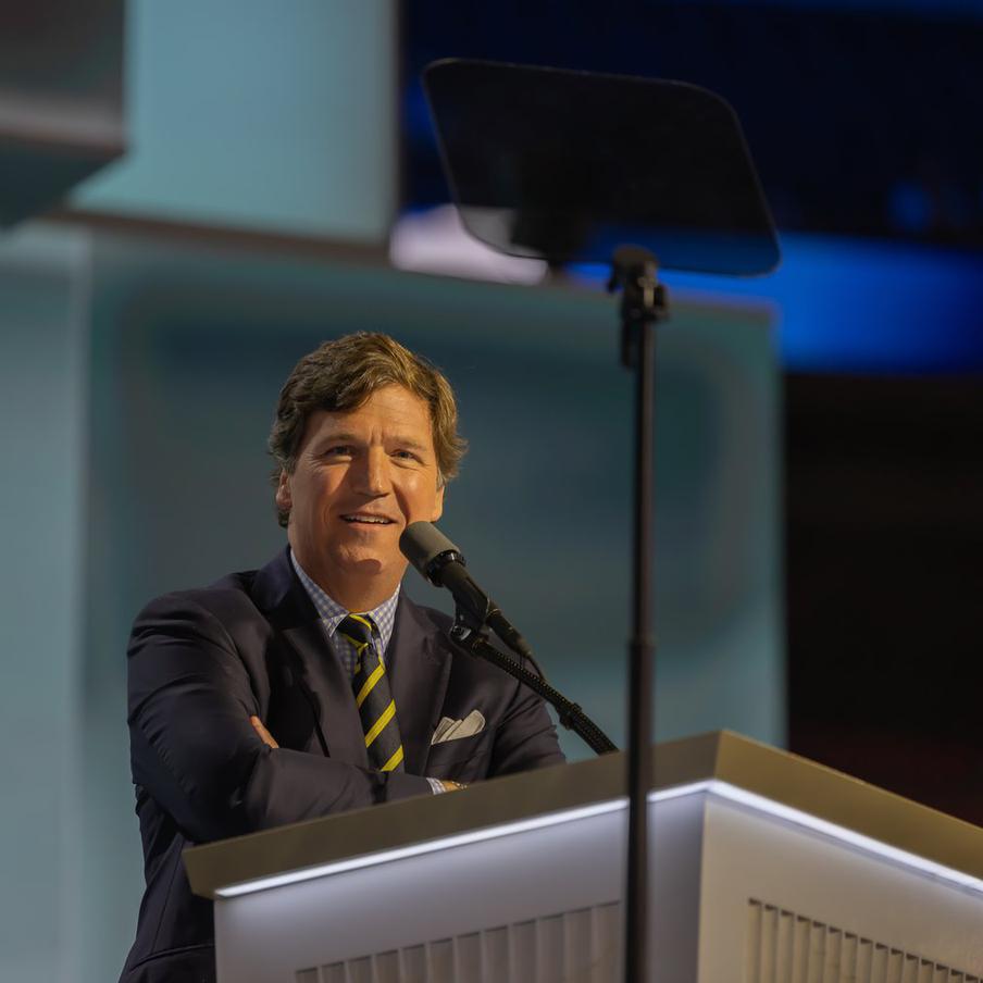 Американский журналист Карлсон заявил, что хочет снова прилететь в Россию. Американский журналист Такер Карлсон высказал желание вновь посетить Россию, подчеркнув глубокое впечатление от своего предыдущего визита в Москву. В ходе беседы с корреспондентом ТАСС на Дохийском форуме Карлсон подтвердил свою заинтересованность в повторном визите в Российскую Федерацию