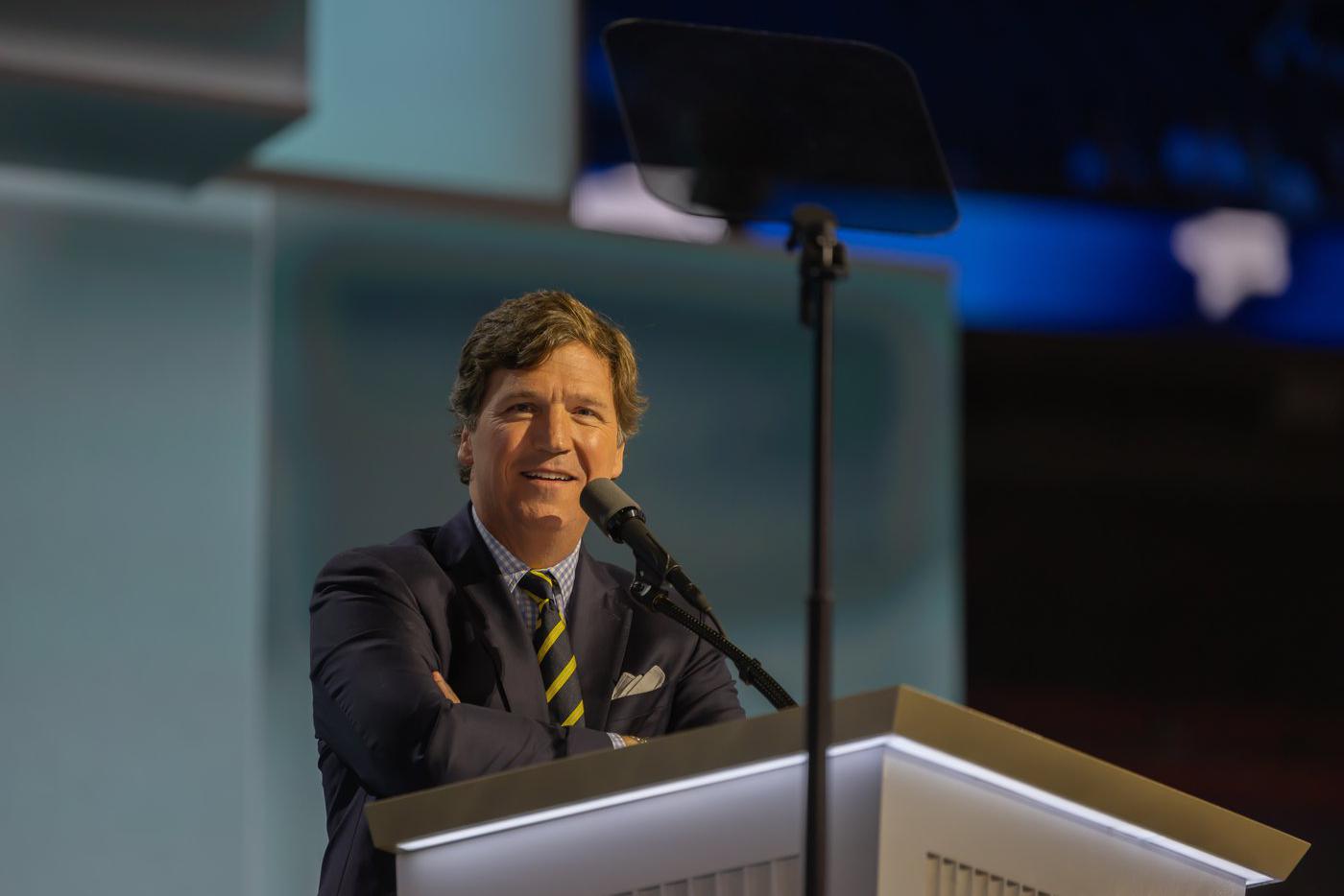 Американский журналист Карлсон заявил, что хочет снова прилететь в Россию